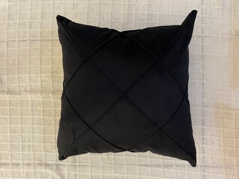 Capa suede com nervuras preta