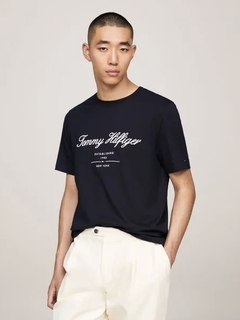 CAMISETA TOMMY HILFIGER Logo Cursivo PRETA