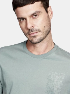 Camiseta Aramis Espelhado Outline Verde Eucalipto na internet
