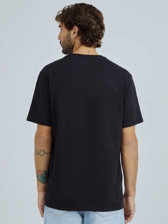 CAMISETA BÁSICA HERING SUPER COTTON PRETA na internet