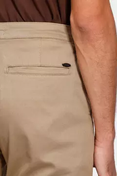 Calça Aramis Chino Areia - comprar online