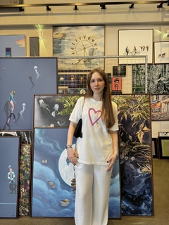 Blusa Support the Arts na internet