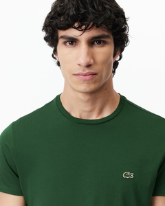 CAMISETA LACOSTE REGULAR FIT ALGODÃO PIMA VERDE PINHA - comprar online