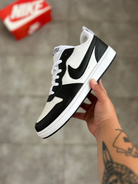 NIKE BOROUGH BRANCO E PRETO