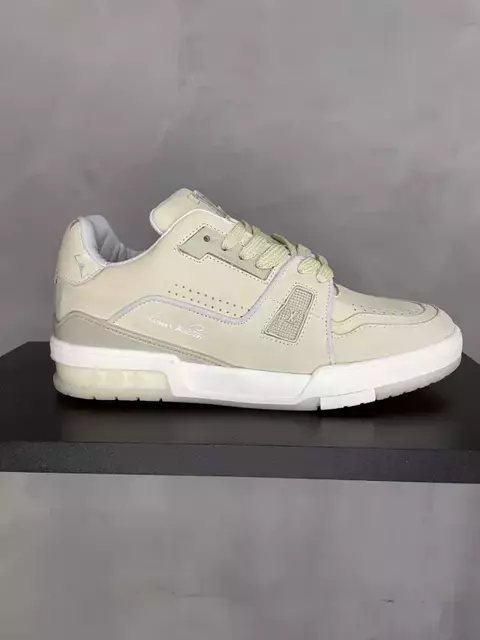 LOUIS VUITTON TRAINER BEGE