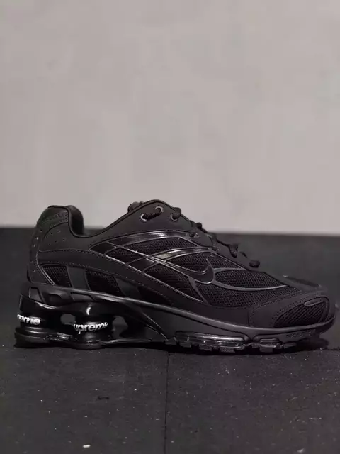 NIKE SHOX SUPREME PRETO
