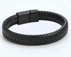 Pulsera de cuero trenzado.