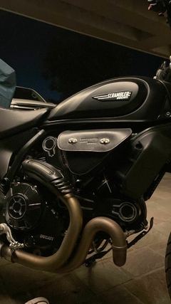 Imagen de Cartuchera lateral Ducati Scrambler y Benelli Leoncino