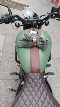 Corbata de tanque Royal Enfield - comprar online