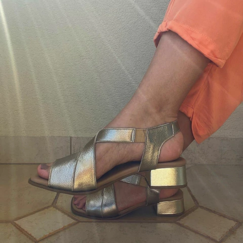 Sandália Couro Prata Velho Salto Baixo - comprar online