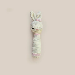 Sonajero tejido BASTÓN (varios modelos) - Coco House Kids