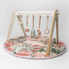 Gimnasio Nórdico "Cuento para Ari" (incluye playmat) - Estilo Montessori