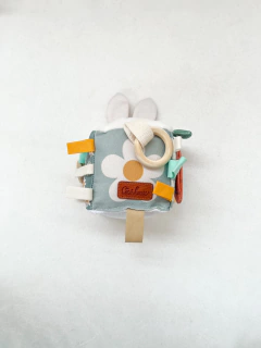 Set Regalo +3 Meses *BUNNY* (Cubo Sensorial + Bastón) - comprar online