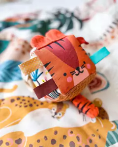 Set Regalo +3 Meses *TIGRE* (Cubo Sensorial + Bastón) - tienda online