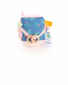 Imagen de Set Regalo +3 Meses *ALPACA* (Cubo Sensorial + Bastón)