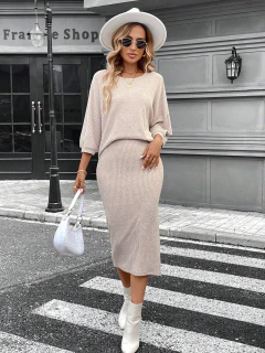 Conjunto Blusa e Saia Cod 957 na internet