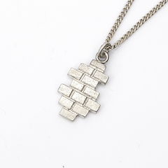 THE WALL NECKLACE