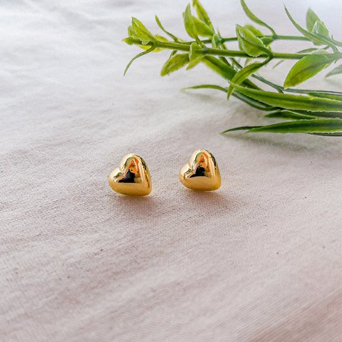 Brinco coração tubo liso Banho Ouro 18K