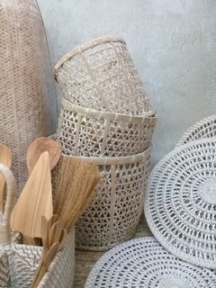 Cesto de rattan blanco calado - S M y L