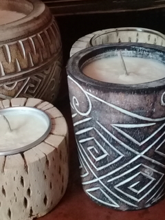 Vela en vaso de madera tallada en internet