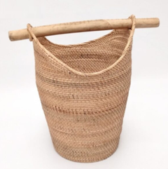 Canasto de rattan blanco y madera con portarollo - 35 x 50 cm en internet