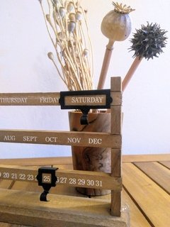 Calendario de madera escritorio - comprar online