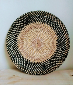Plato de sitio de rattan negro y natural - 30 cm - comprar online