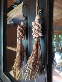 Llavero caracol y raffia