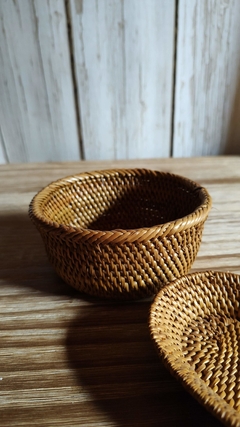Cestita redonda de rattan Halus