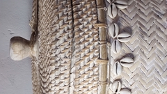 Cesto con tapa de rattan blanco y buzios - comprar online