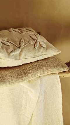 Almohadon de picote bordado a mano