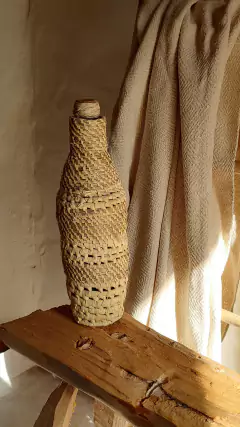 Botella Haydee tejida en carandillo