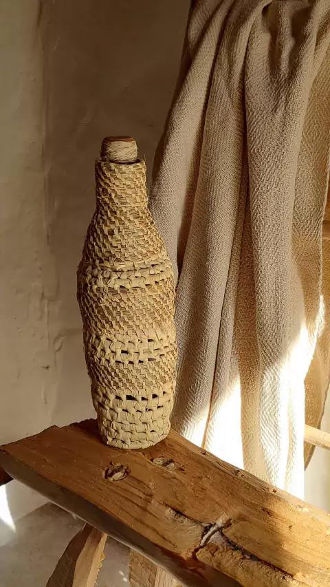 Botella Haydee tejida en carandillo