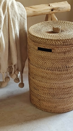 Cesto de rattan natural con tapa