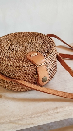 MIni cartera de rattan redonda