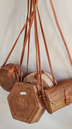 MIni cartera de rattan redonda en internet