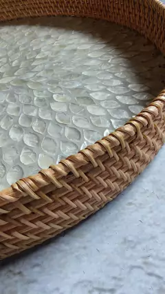 Bandeja de rattan y nacar 45 cm - comprar online