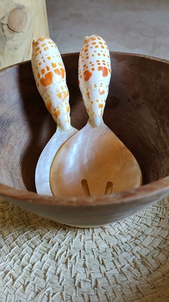 Juego de tenedor y cuchara de nacar y caracol en internet