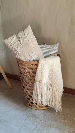 Cesto de bamboo calado grande