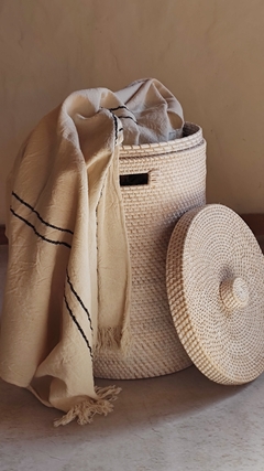 Cesto de rattan blanco