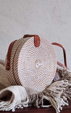 Cartera fusión redonda blanca - rattan y correa de cuero - 20 cm4 - comprar online