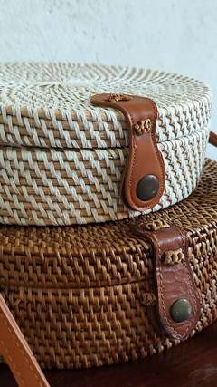 Cartera fusión redonda blanca - rattan y correa de cuero - 20 cm4