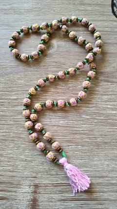 Collar estilo Japa Mala rosa en internet