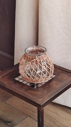 Fanal/florero - Vidrio y rattan con manija - comprar online