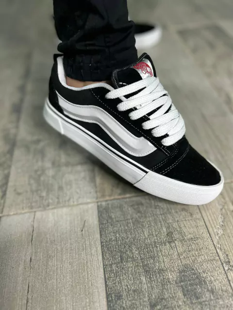 VANS KNU