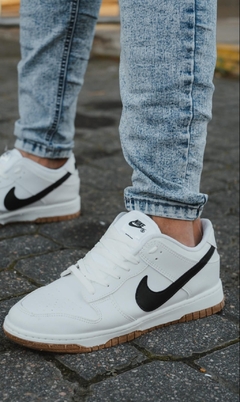 NIKE DULOCK