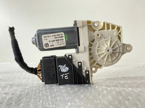 Motor Máquina Vidro Traseiro Esquerdo Jetta 1k5839401/ 2010