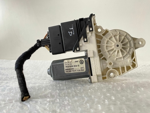 Motor Máquina Vidro Traseiro Direito Jetta 1k5839402/ 2010