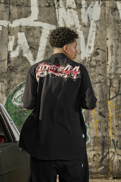 CAMISA BUTTON LETTERING PRETO