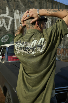 CAMISA BUTTON LETTERING VERDE - Primos44